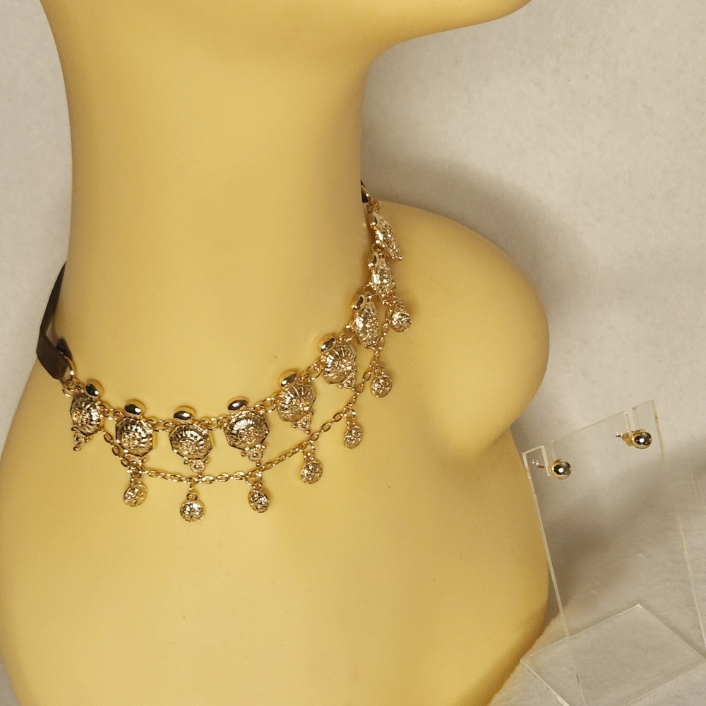 Hanee Metal Choker & Earrings Set